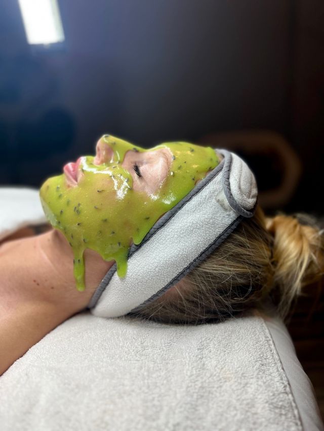 We 🫶🏽 Hydrojelly Masks!⁣
Add a Hydrojelly mask to your next facial treatment to experience a calming, nourishing self-care treat! 

These masks are made to relax you & your skin post treatment and are great for helping address redness and inflammation. Some even assist in hormonal acne such as the one pictured! 😍

Photo & treatment by: Folsom Esti, Ashlyn 🪄

To book a facial in Folsom, Roseville or Elk Grove: 
Call: (916) 844-4913
Text: (916) 461-8001
Click the link in our bio! 

#hydrojellymask #facialservices #folsomfacials